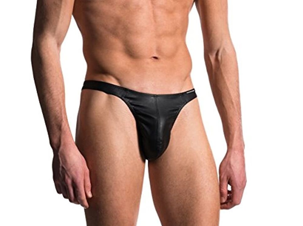 homme avec un pénis agrandi