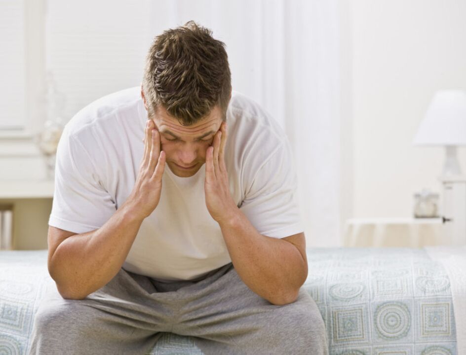 homme pensant à l'agrandissement du pénis